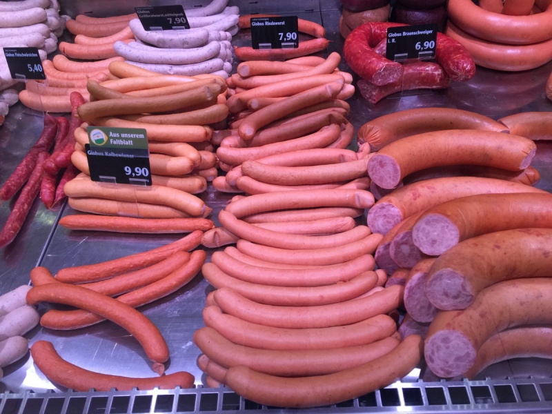 vitrine-ST CYR SUR MER-min_sausages_meat_butchery-1069321